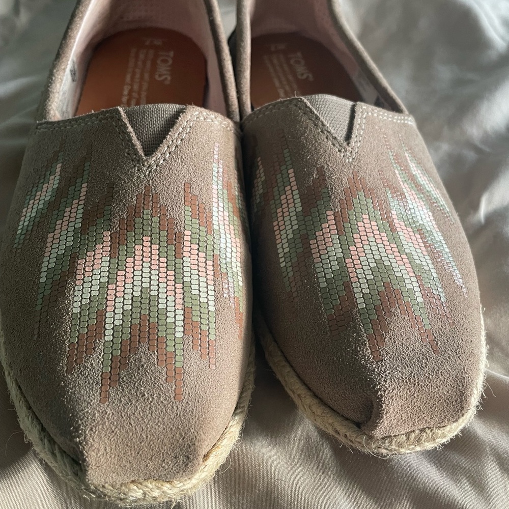 Toms